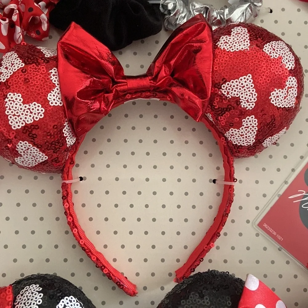 New Exclusive Collection Disney Minnie Mouse Deluxe Travel Accessory Set - Picture 7 of 13